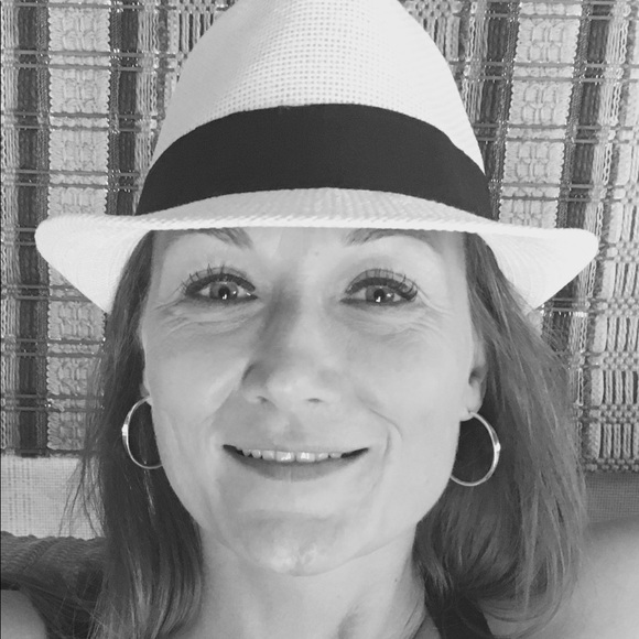 Meet your Posher, Cheri! - Picture 5 of 9